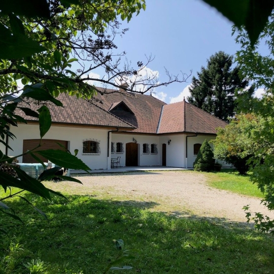  JEANDET Immobilier : Other | VIRY (74580) | 212 m2 | 3 860 € 