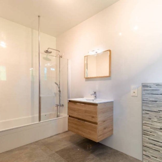  JEANDET Immobilier : Other | VIRY (74580) | 212 m2 | 3 860 € 