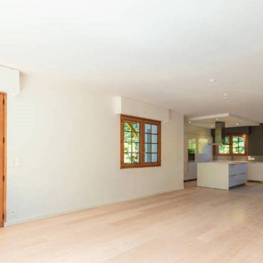  JEANDET Immobilier : Other | VIRY (74580) | 212 m2 | 3 860 € 