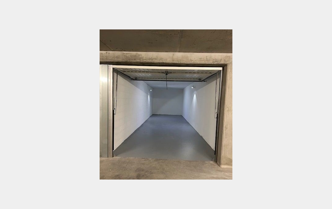 JEANDET Immobilier : Garage / Parking | SAINT-GENIS-POUILLY (01630) | 26 m2 | 220 € 