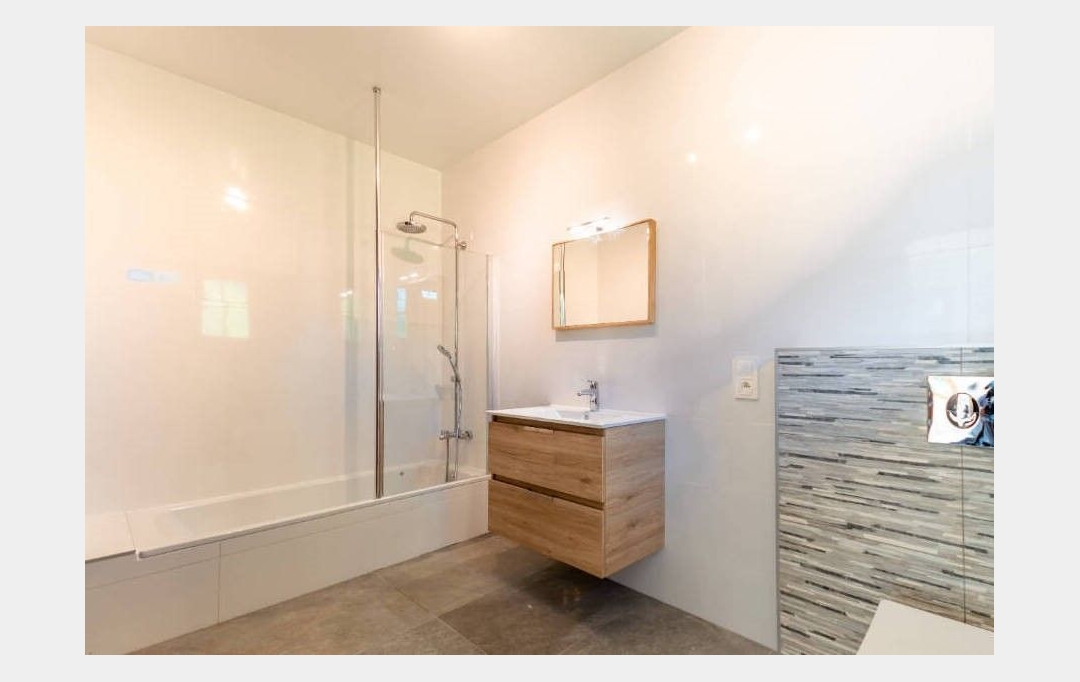 JEANDET Immobilier : Other | VIRY (74580) | 212 m2 | 3 860 € 