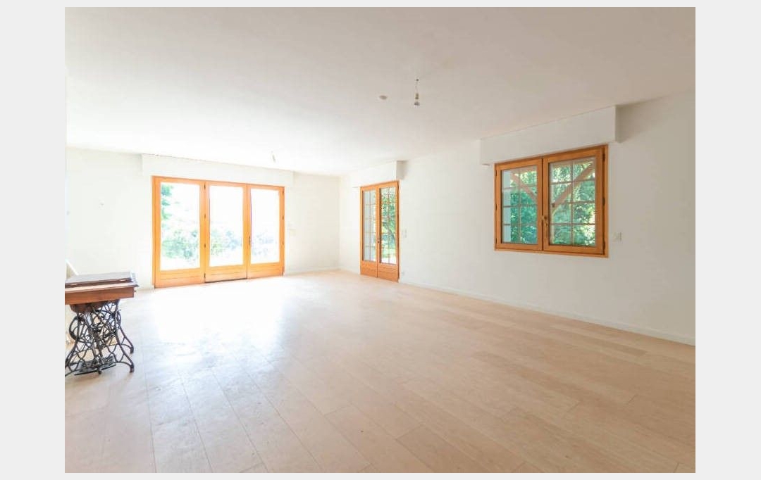JEANDET Immobilier : Other | VIRY (74580) | 212 m2 | 3 860 € 