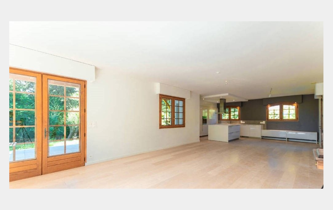 JEANDET Immobilier : Other | VIRY (74580) | 212 m2 | 3 860 € 