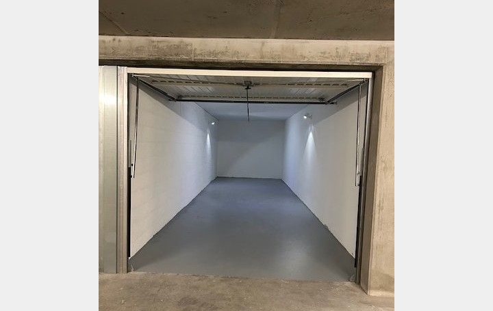 Garage SAINT-GENIS-POUILLY 26 m2 220 € Garage SAINT-GENIS-POUILLY 26 m2 220 €