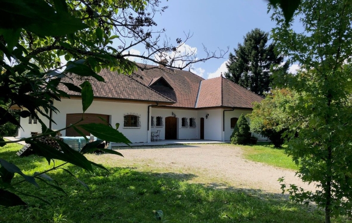  JEANDET Immobilier Other | VIRY (74580) | 212 m2 | 3 860 € 