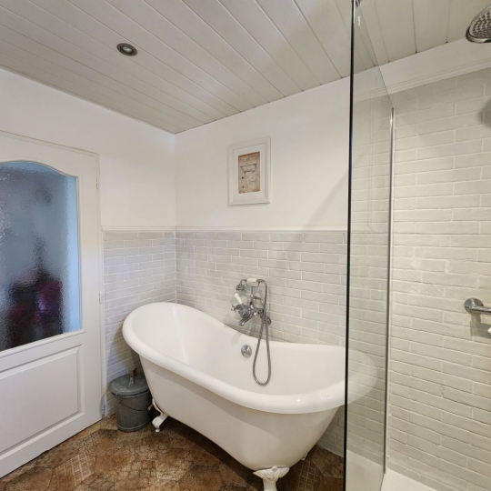  JEANDET Immobilier : Maison / Villa | SEGNY (01170) | 220 m2 | 4 290 € 